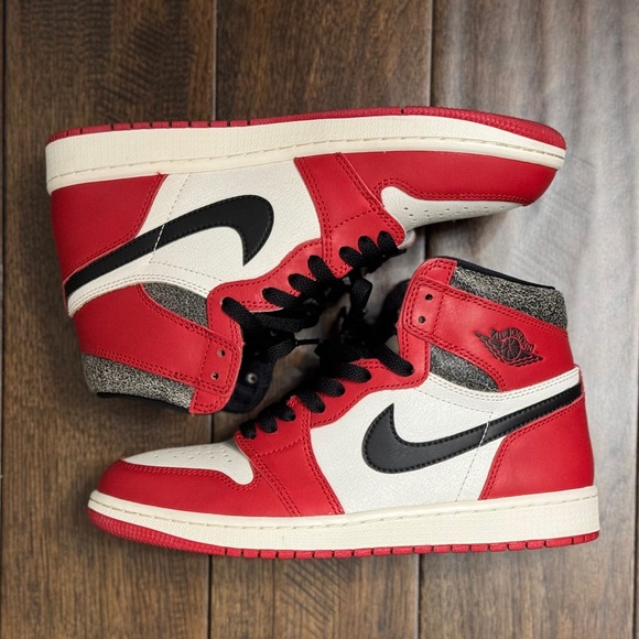 Air Jordan Retro High OG'Chicago Lost Found' size W10